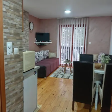 Orman Evi Simic Tara *